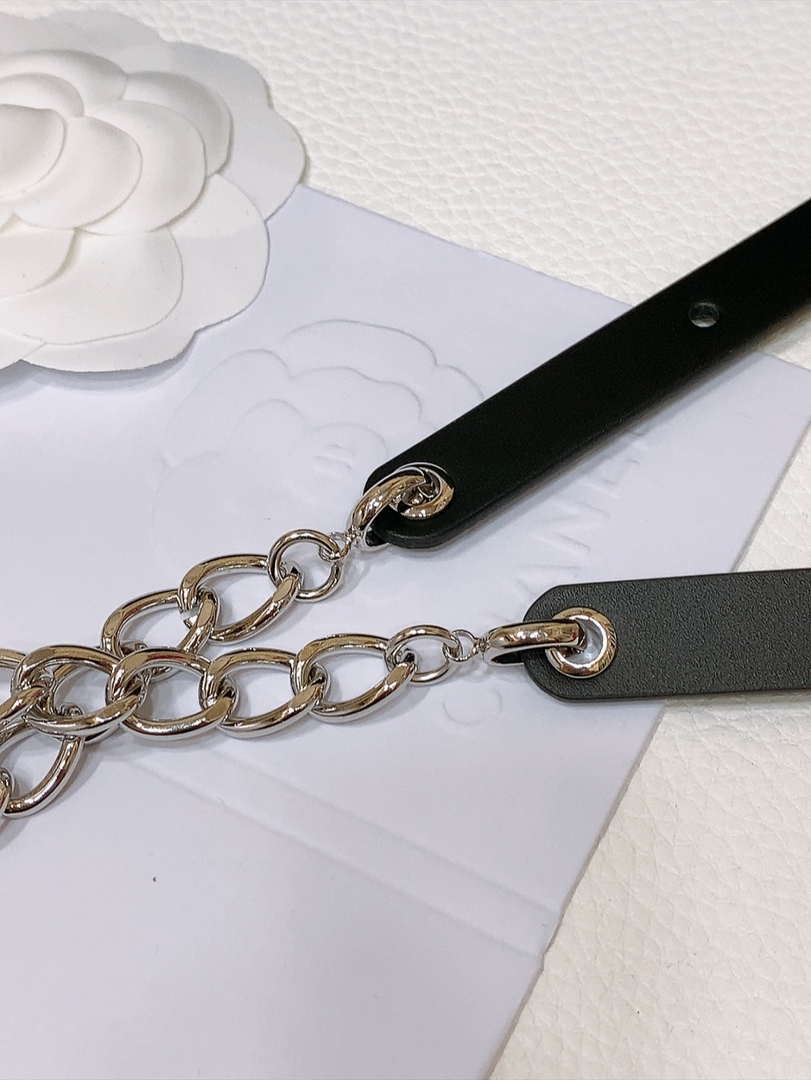 Chanel 24c calfskin Resin white logo buckle  pearl and gold metal 1.5cm AA0932
