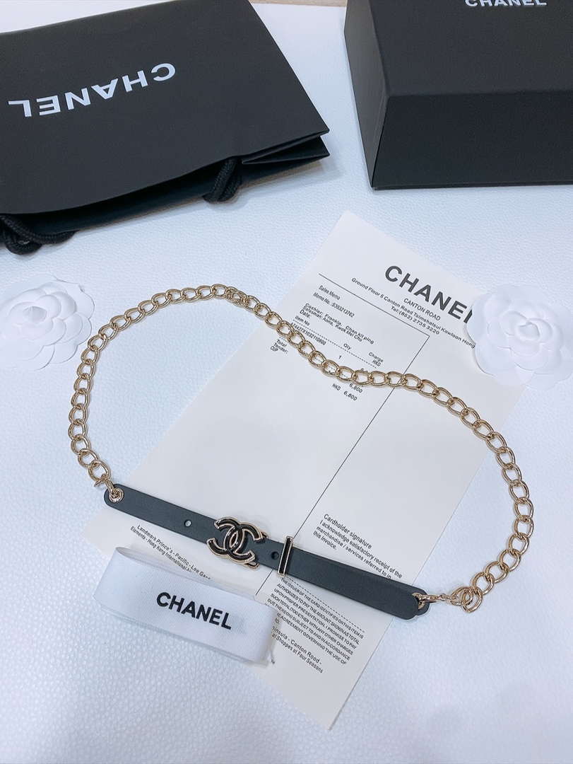 Chanel 24c calfskin Resin white logo buckle  pearl and gold metal 1.5cm AA0933
