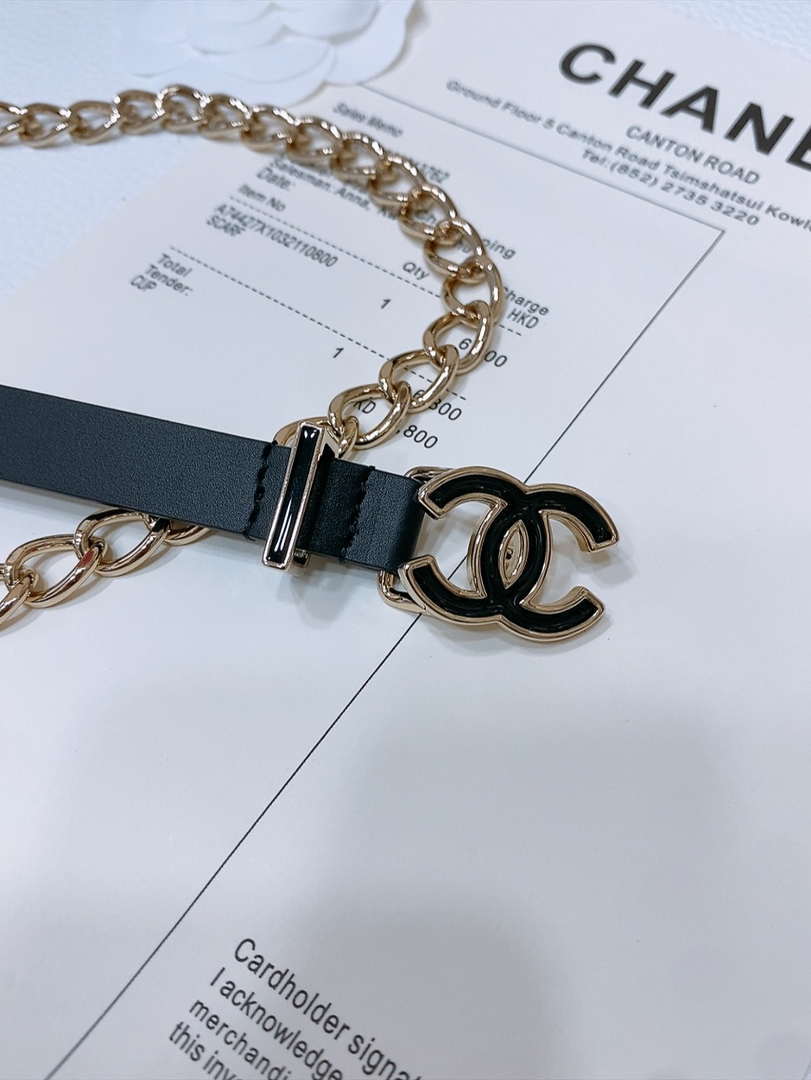 Chanel 24c calfskin Resin white logo buckle  pearl and gold metal 1.5cm AA0933