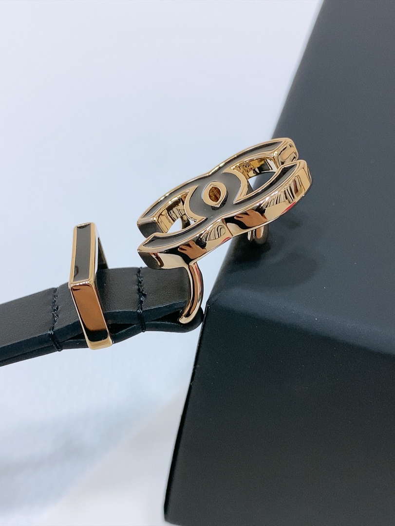 Chanel 24c calfskin Resin white logo buckle  pearl and gold metal 1.5cm AA0933