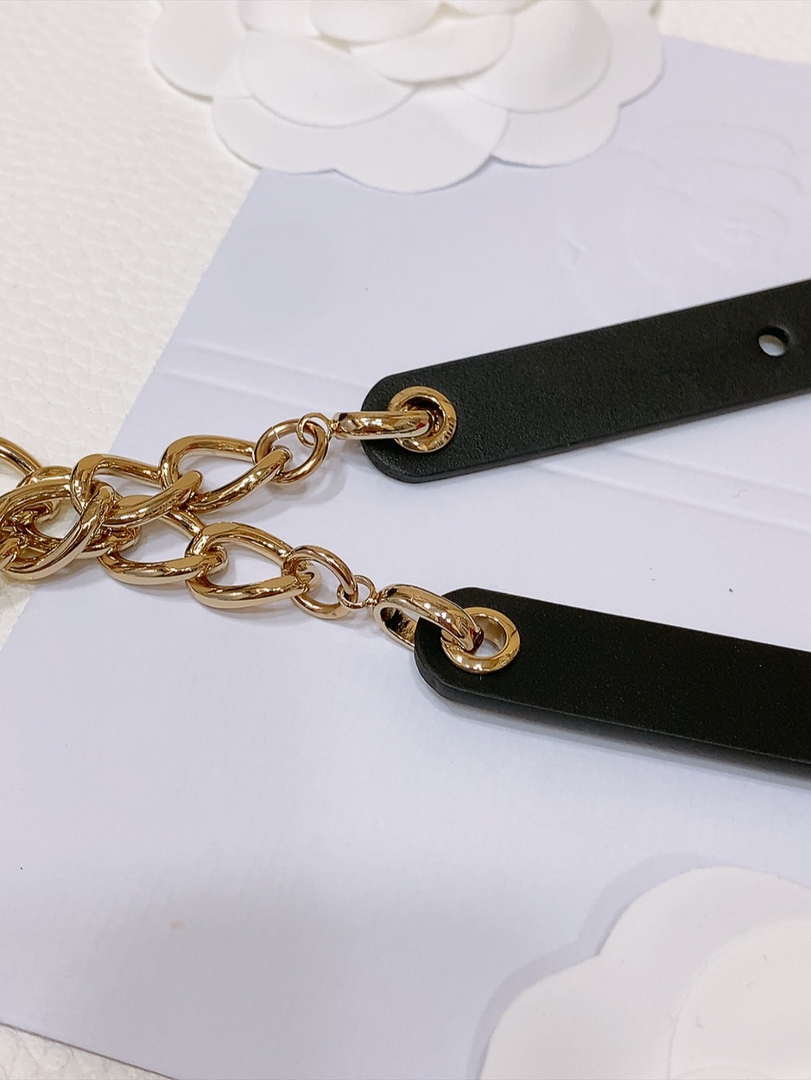 Chanel 24c calfskin Resin white logo buckle  pearl and gold metal 1.5cm AA0933