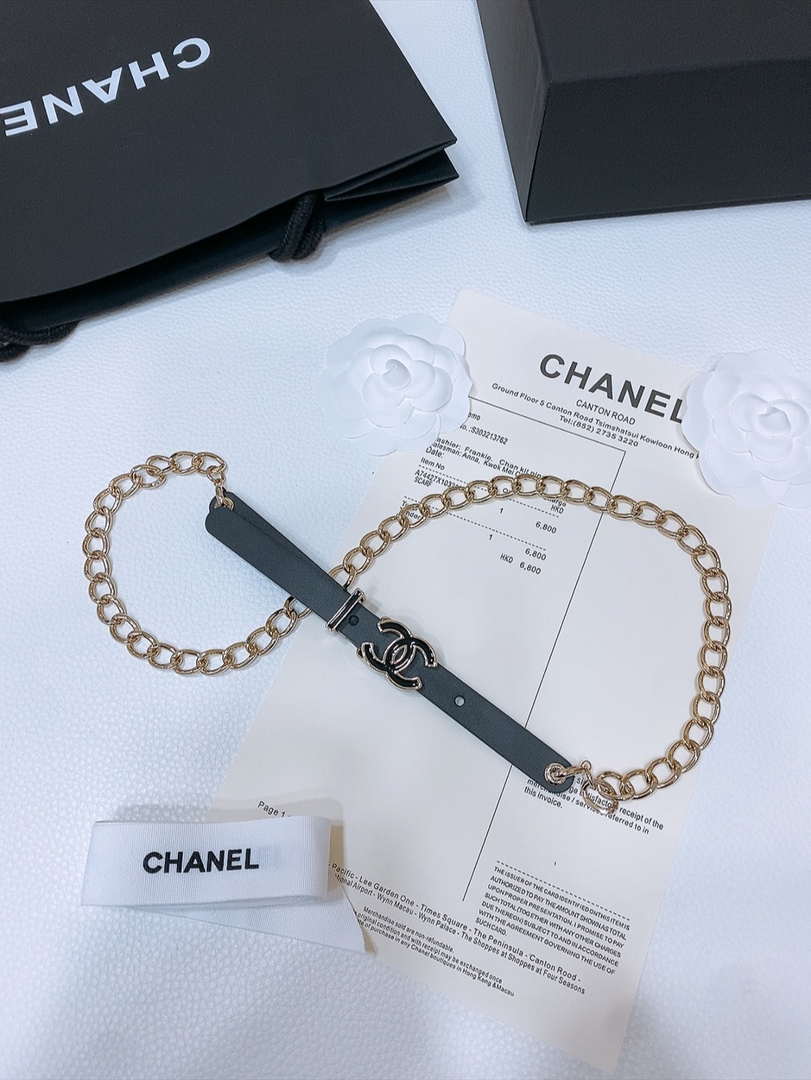 Chanel 24c calfskin Resin white logo buckle  pearl and gold metal 1.5cm AA0933