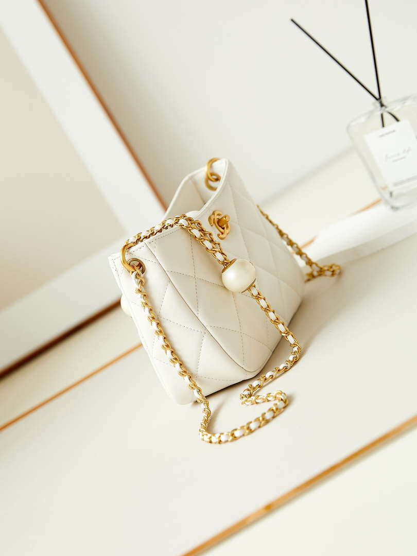 Chanel 24S AS4859 Hobo Bag Lambskin & Gold-Tone Metal Pearl White