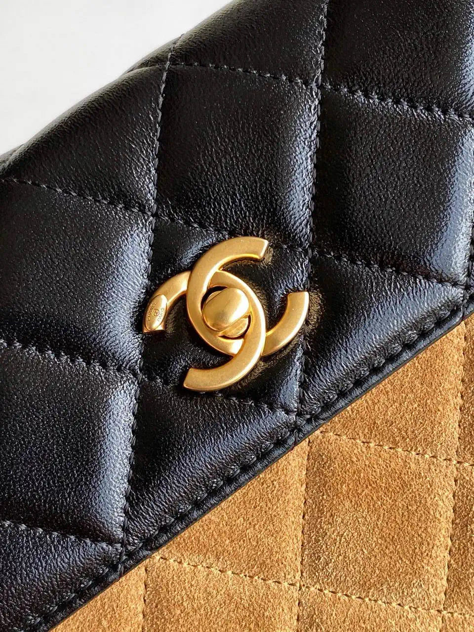 Chanel 25A AP4677 Flap bag Suede &Calfskin Gold-Tone Metal