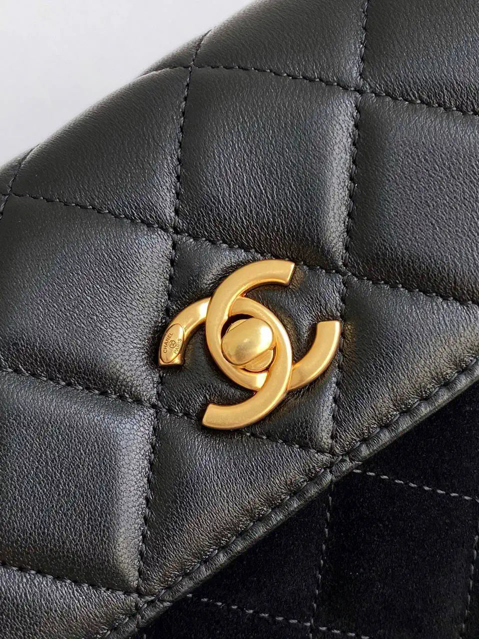 Chanel 25A AP4677 Flap bag Suede &Calfskin Gold-Tone Metal Black
