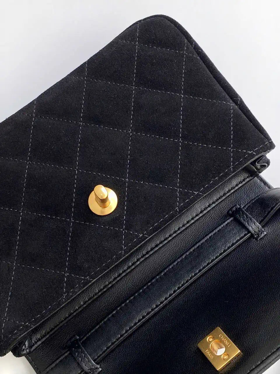 Chanel 25A AP4677 Flap bag Suede &Calfskin Gold-Tone Metal Black