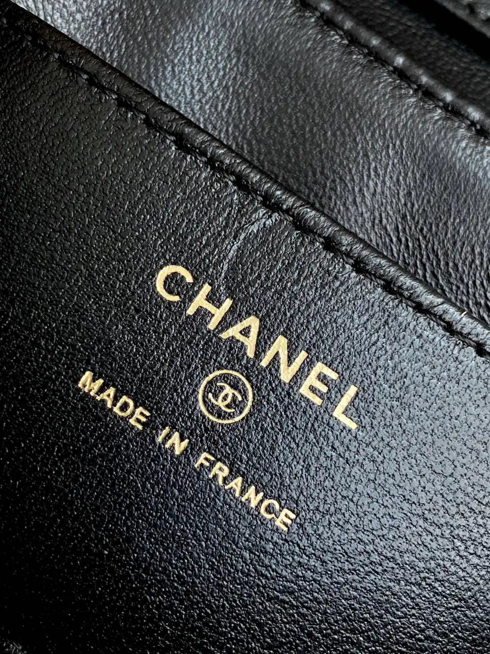 Chanel 25A AP4677 Flap bag Suede &Calfskin Gold-Tone Metal Black