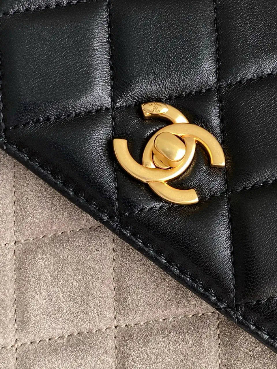 Chanel 25A AP4677 Flap bag Suede &Calfskin Gold-Tone Metal Gray