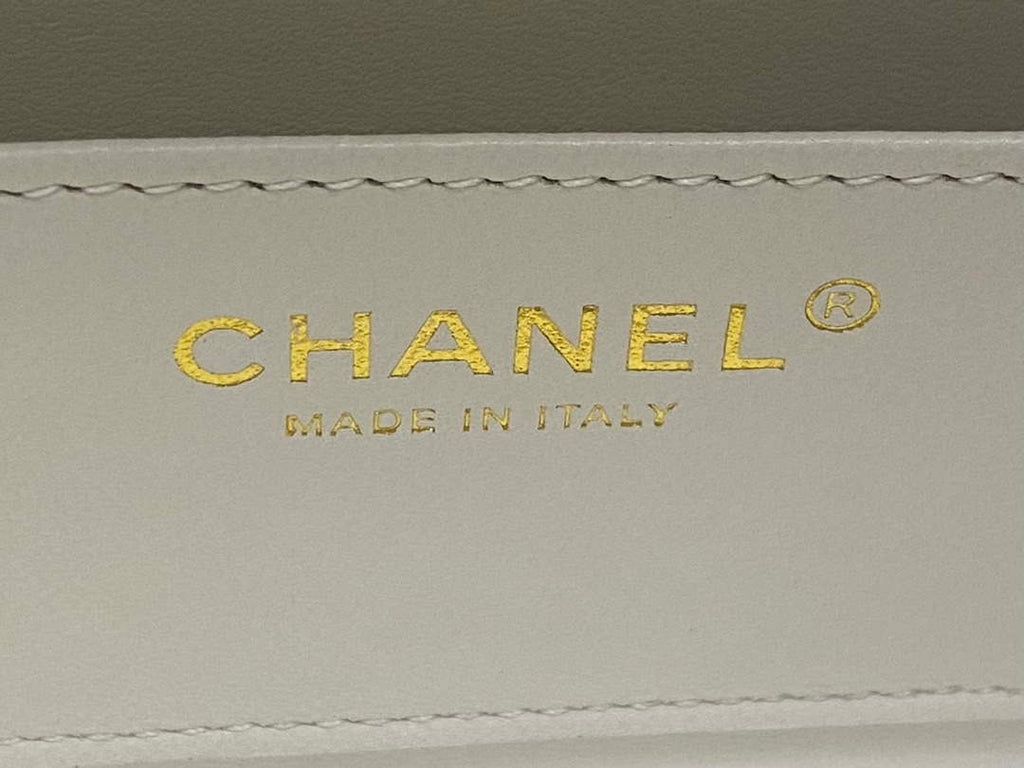 Chanel 25A AS5167 Small box bag Lambskin White
