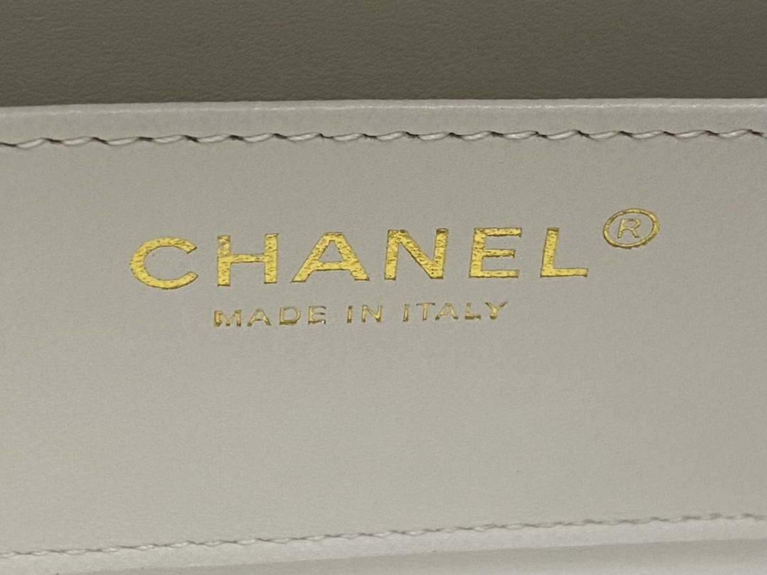 Chanel 25A AS5167 Small box bag Lambskin White