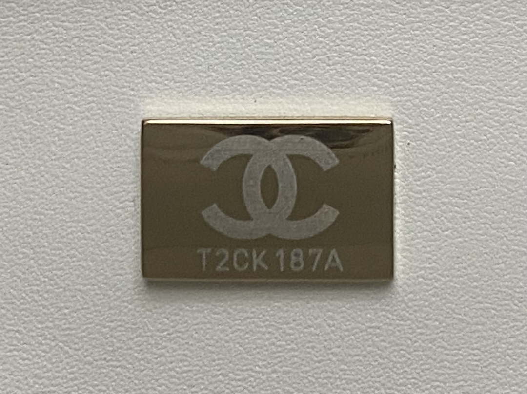 Chanel 25A AS5167 Small box bag Lambskin White
