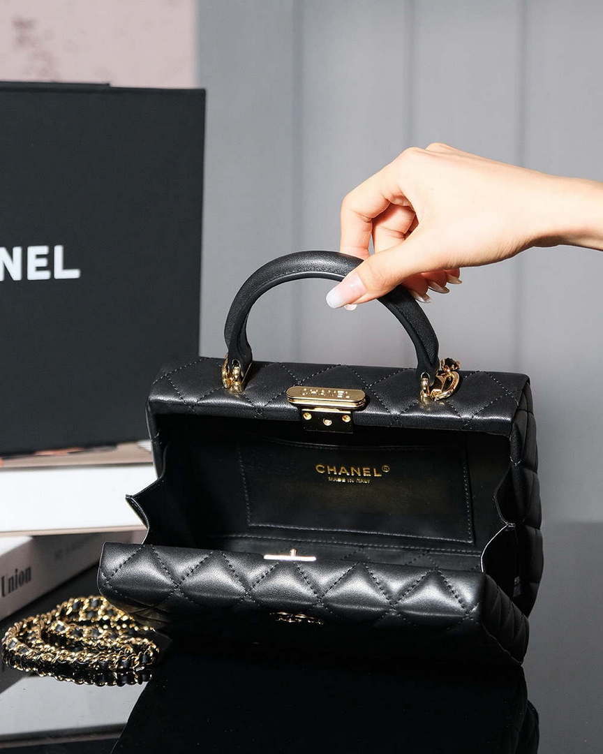 Chanel 25A AS5167 Autumn and Winter New Vanity Box Lambskin Bag Black