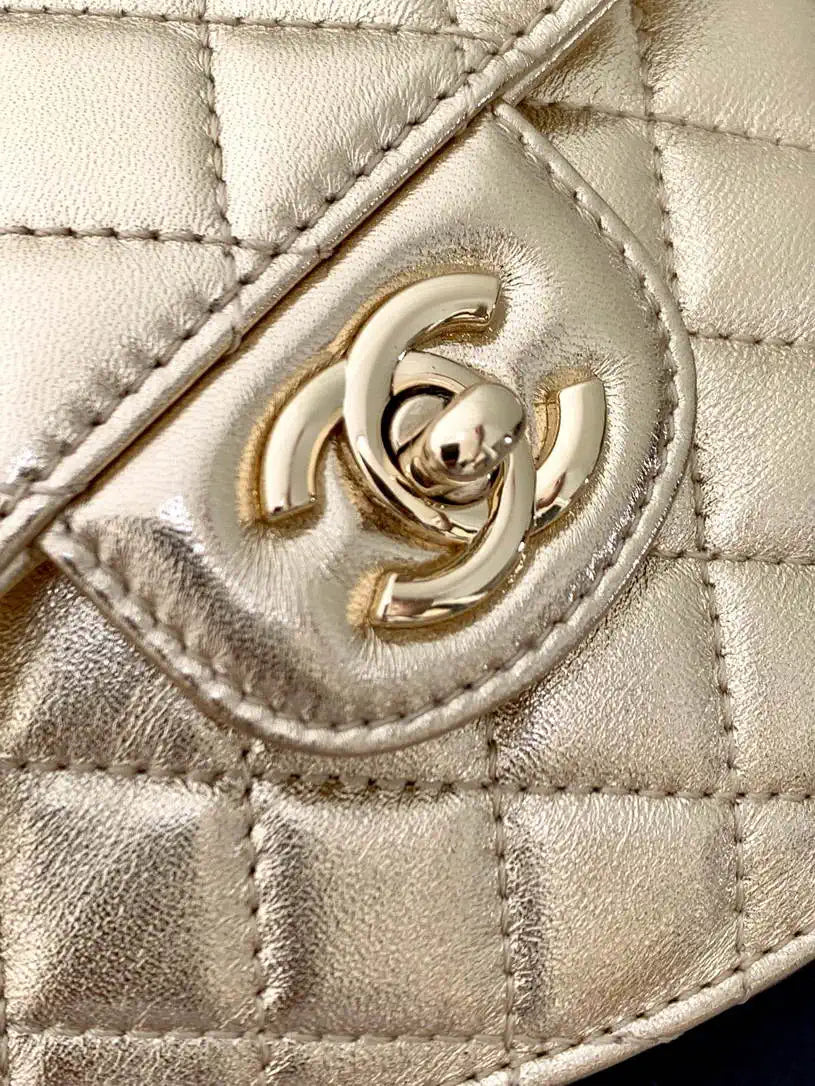 Chanel 25B Heart Clutch with Chain Lambskin Gold-Tone Metal AS3191