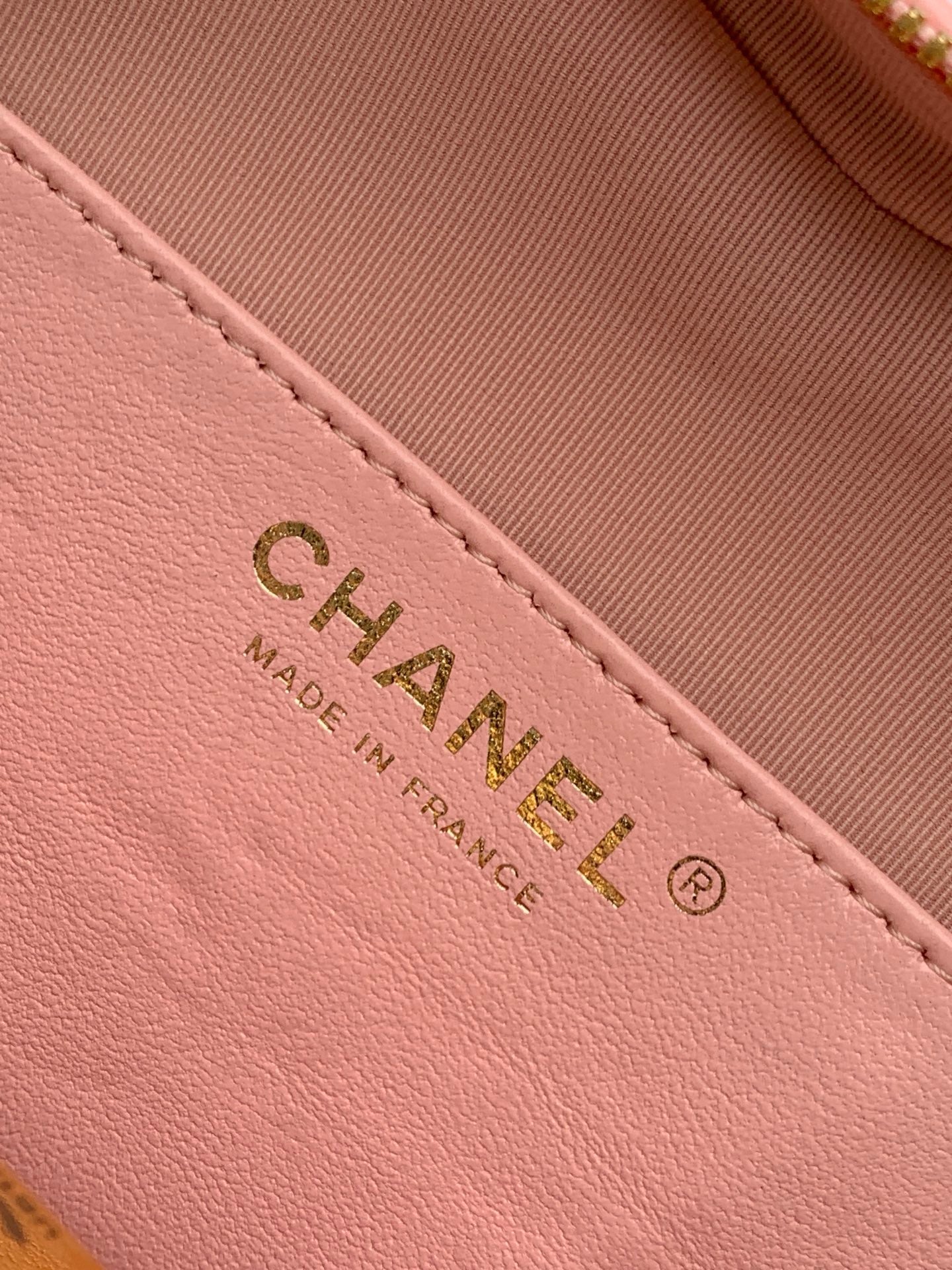 Chanel 25B Heart Clutch with Chain Lambskin Gold-Tone Metal AS3191