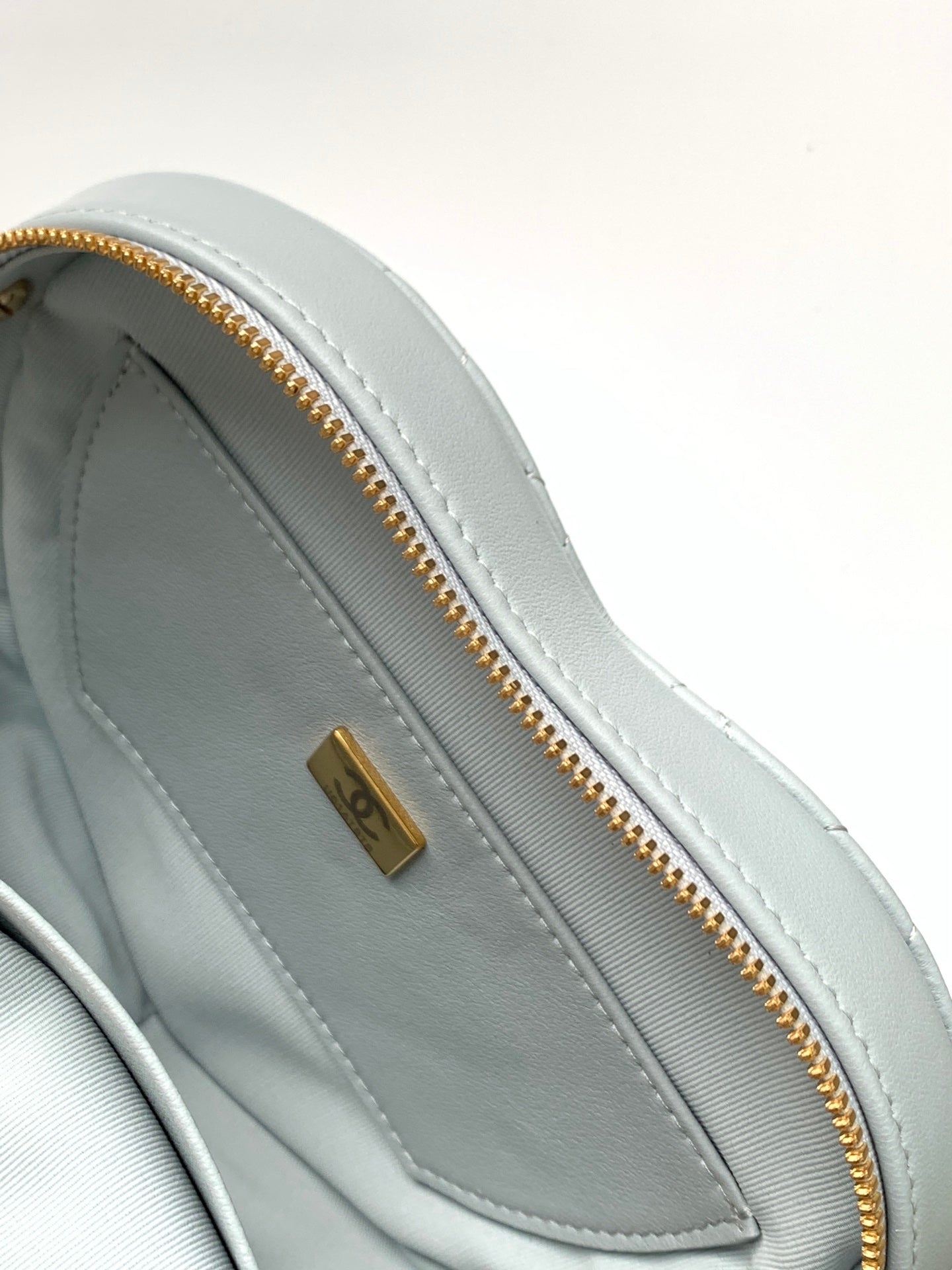 Chanel 25B Heart Clutch with Chain Lambskin Gold-Tone Metal AS3191