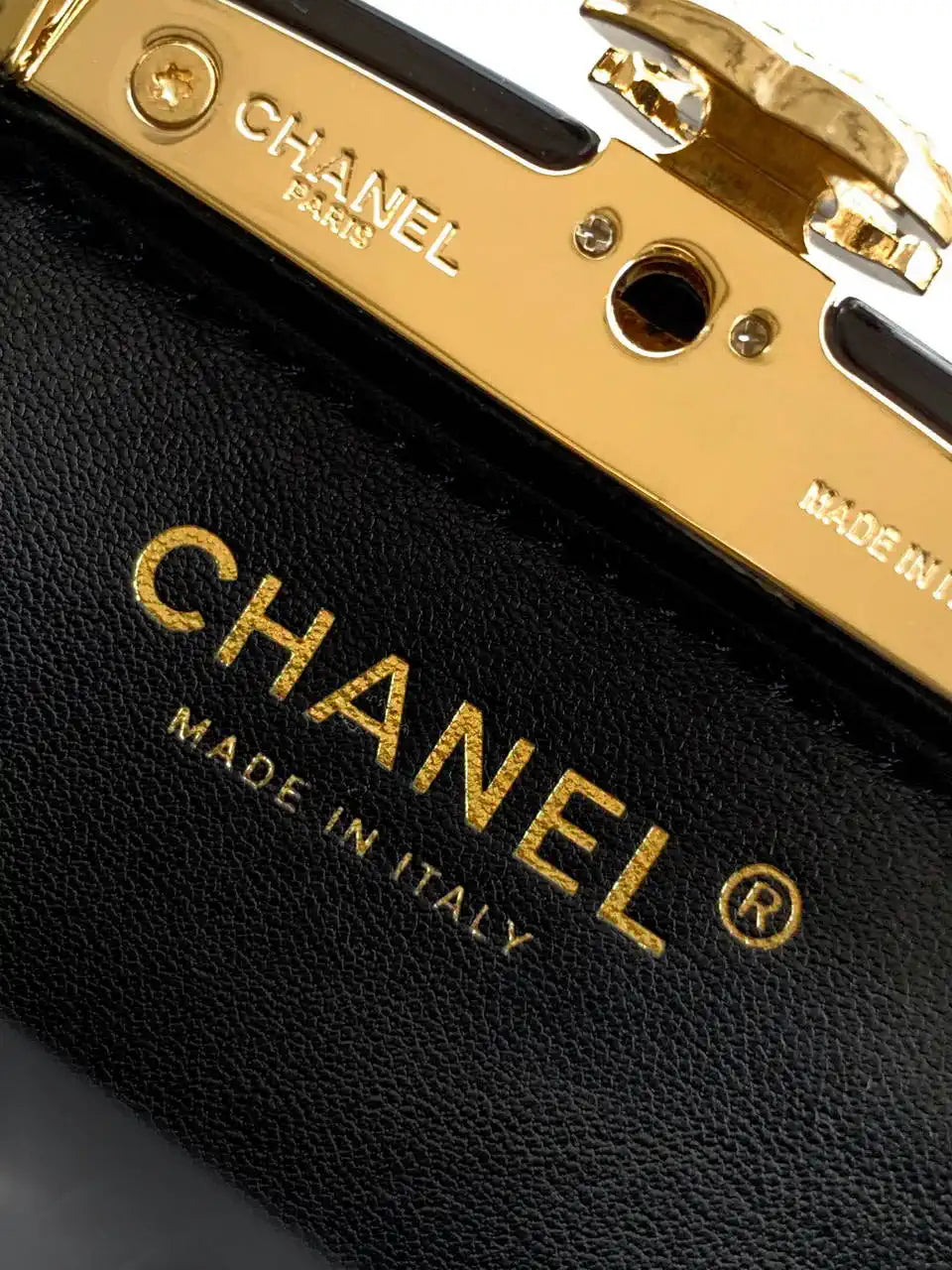 Chanel 25B Makeup Palette Minaudiere Plexi Strass & Gold-Tone Metal AS5652