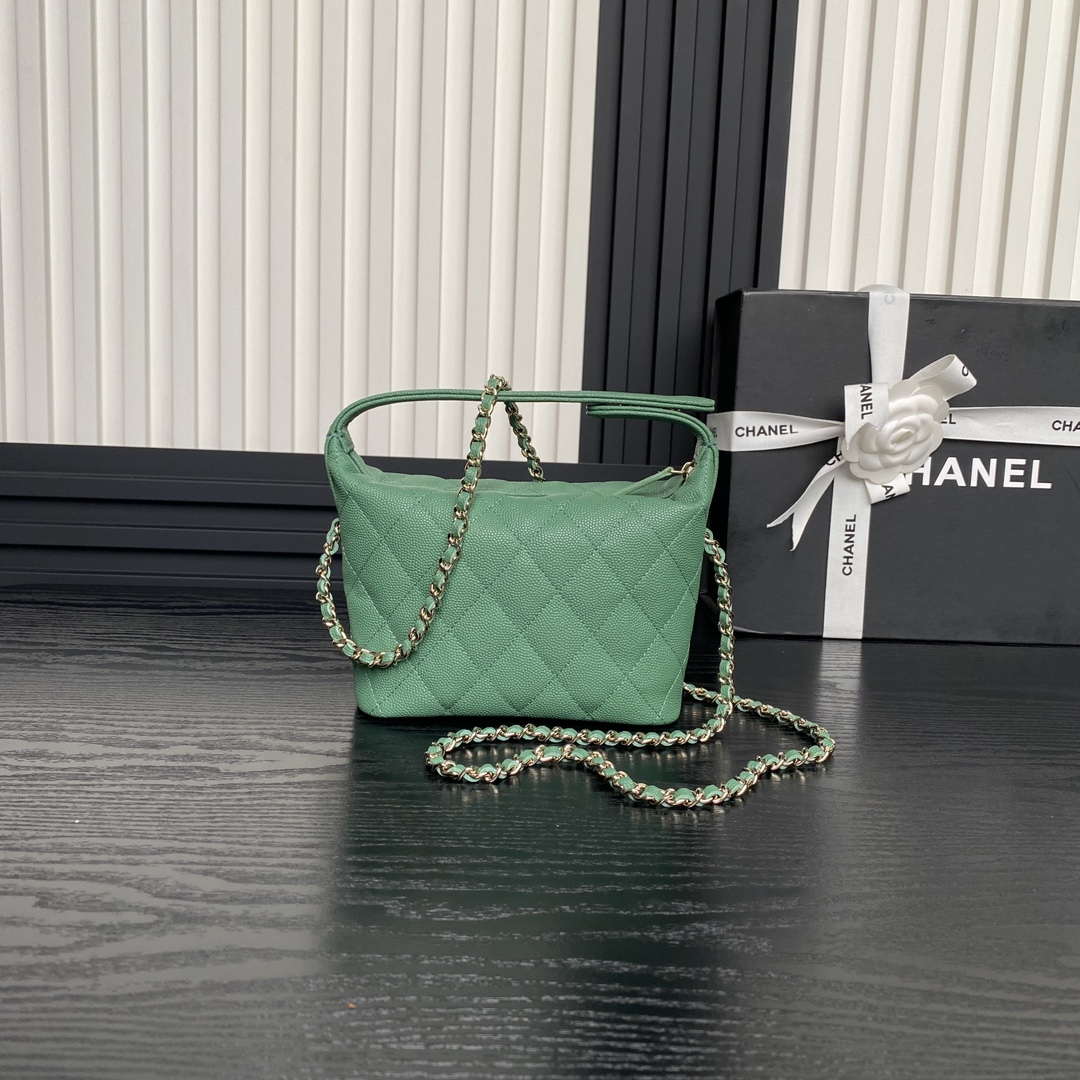 Chanel 25C AP4386 Hobo Grained Calfskin & Gold-Tone Metal Green