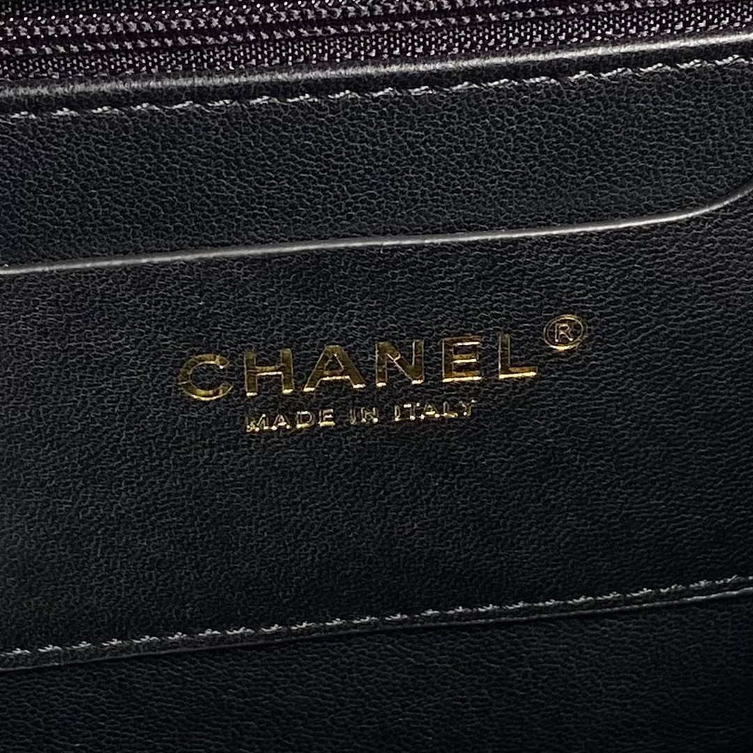 Chanel 25C AS5036 Small Tote Lambskin & Gold-Tone Metal Black