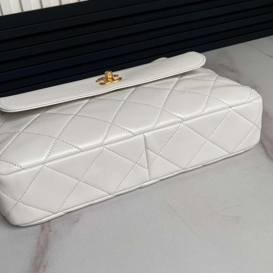 Chanel 25C AS5036 Small Tote Lambskin & Gold-Tone Metal White