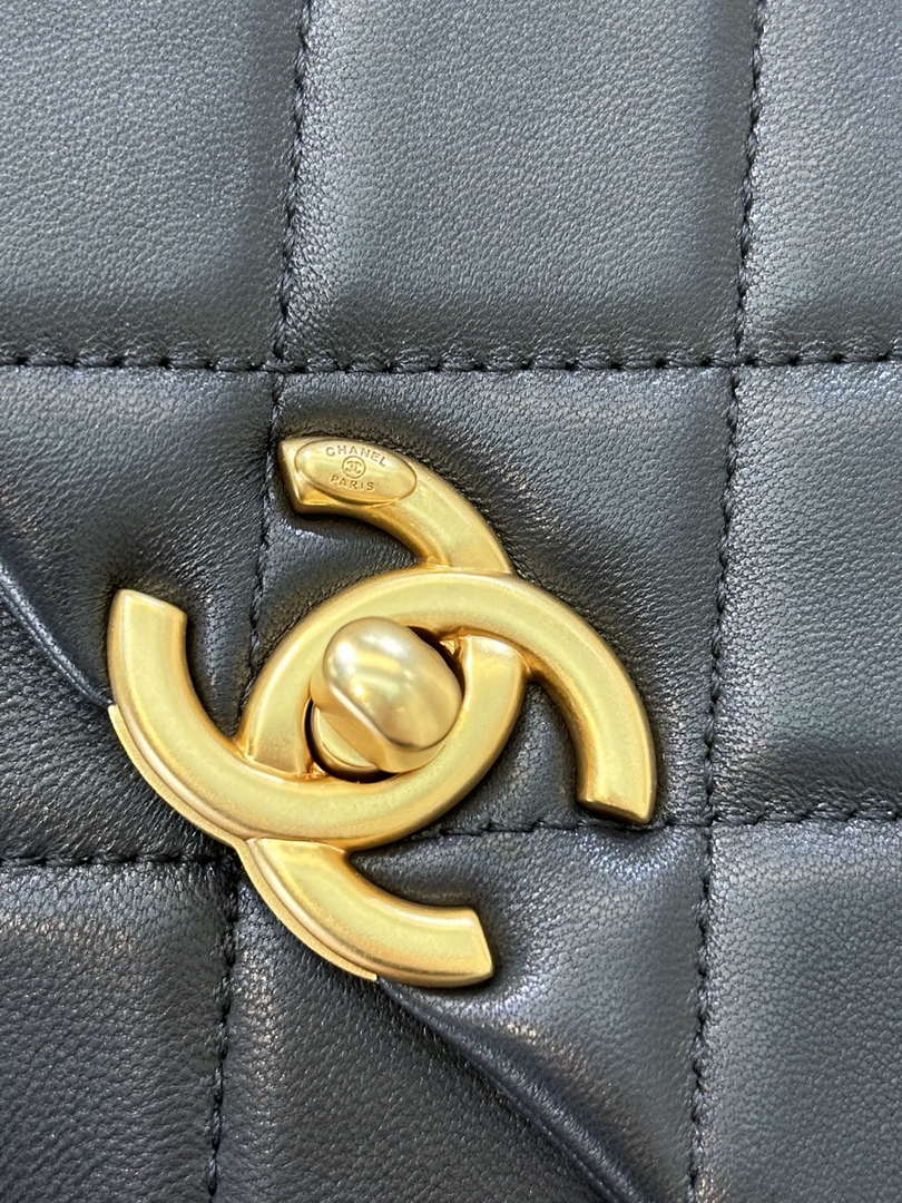 Chanel 25P AS5352  Mini Flap Bag Shiny Lambskin  Imitation Pearls & Gold-Tone Metal Black