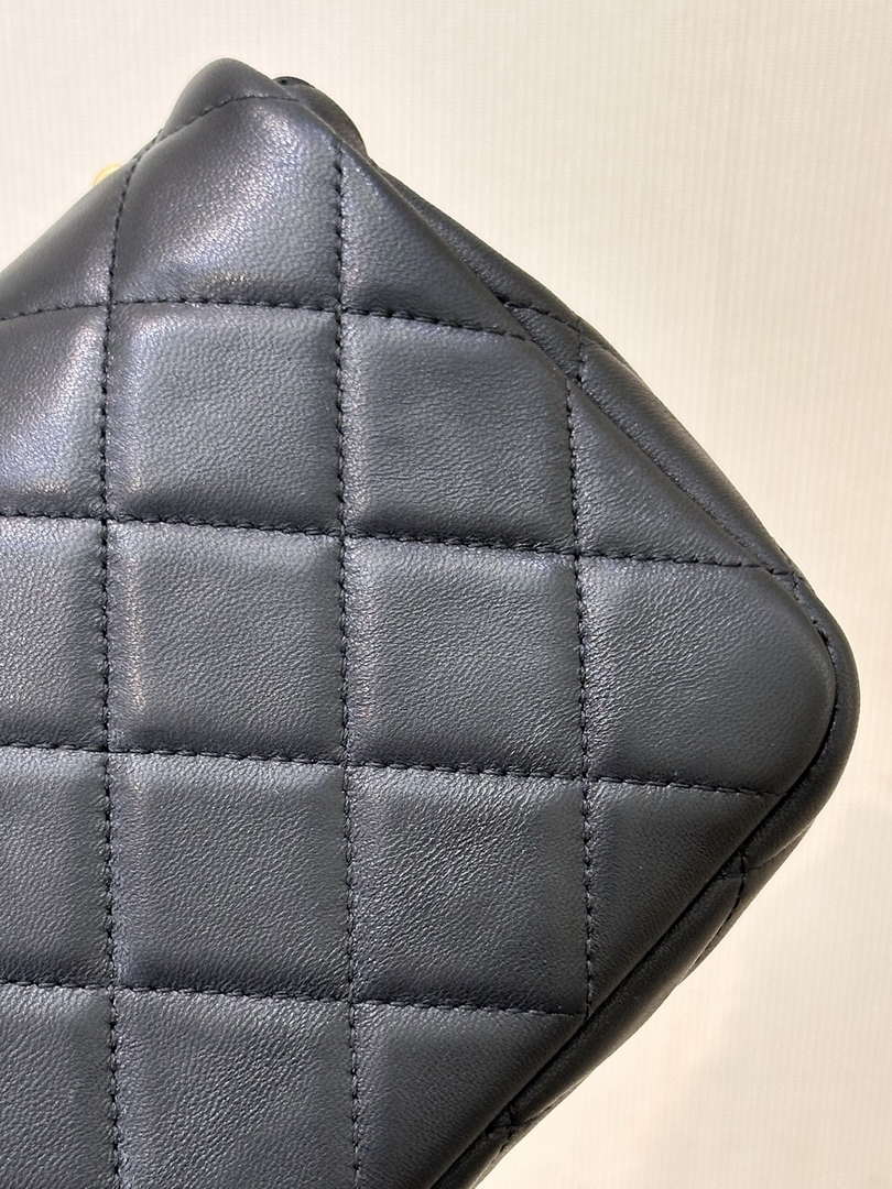 Chanel 25P AS5352  Mini Flap Bag Shiny Lambskin  Imitation Pearls & Gold-Tone Metal Black