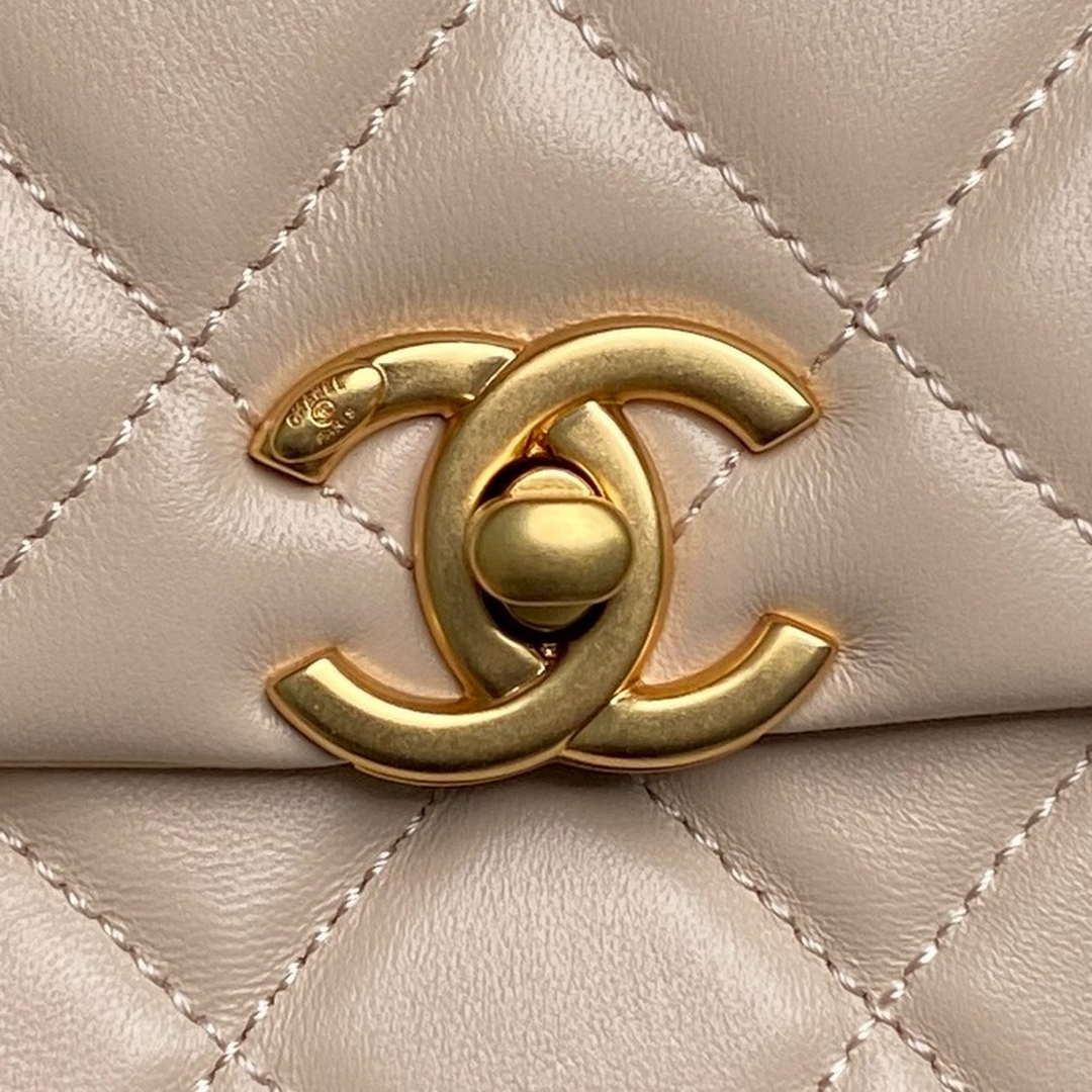 Chanel 25P AS5353 Flap Bag Shiny Lambskin  Imitation Pearls & Gold-Tone Metal Apricot