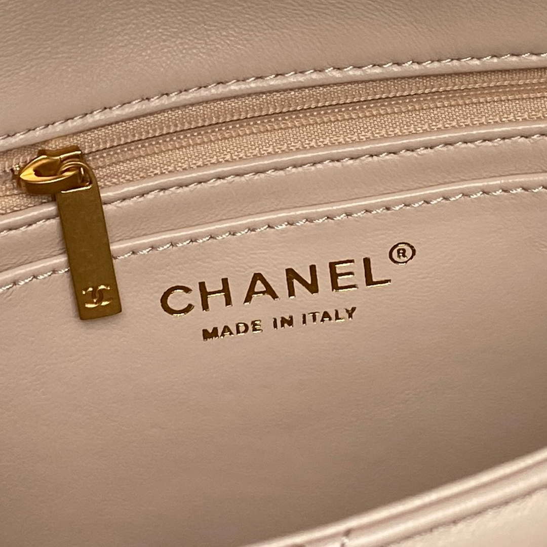 Chanel 25P AS5353 Flap Bag Shiny Lambskin  Imitation Pearls & Gold-Tone Metal Apricot