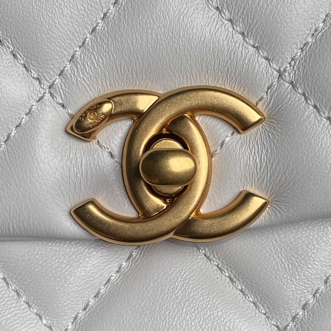 Chanel 25P AS5353 Flap Bag Shiny Lambskin  Imitation Pearls & Gold-Tone Metal White - Default Title - View 3