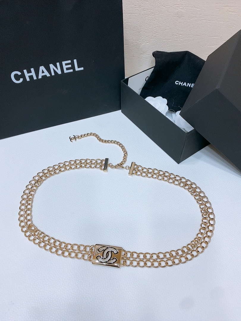 Chanel 25S Chain Belt Metal and Resin Black and White AA0900
