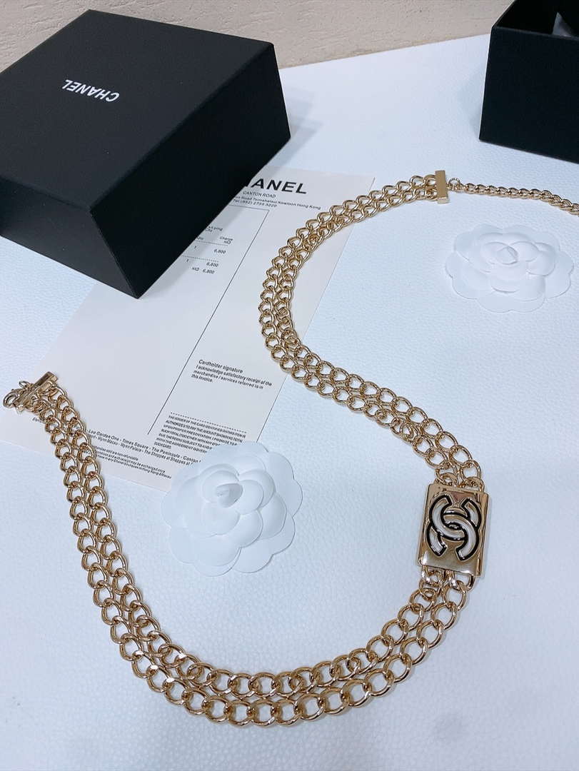 Chanel 25S Chain Belt Metal and Resin Black and White AA0900