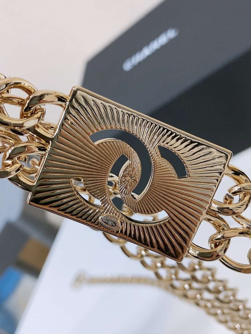 Chanel 25S Chain Belt Metal and Resin Black and White AA0901