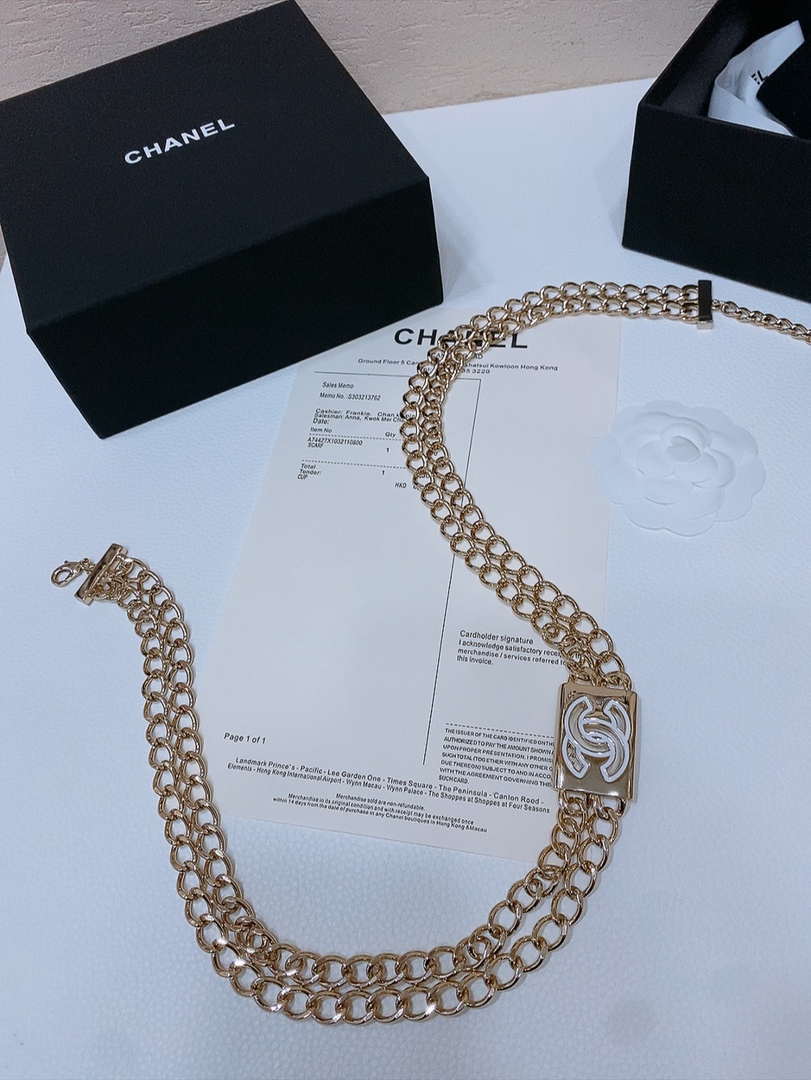 Chanel 25S Chain Belt Metal and Resin Black and White AA0901
