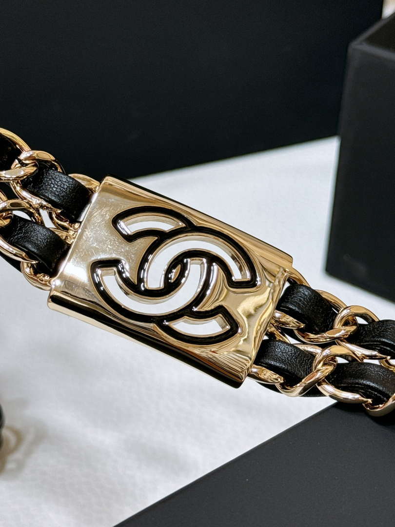Chanel 25S Chain Belt Metal and Resin Black and White AA0902