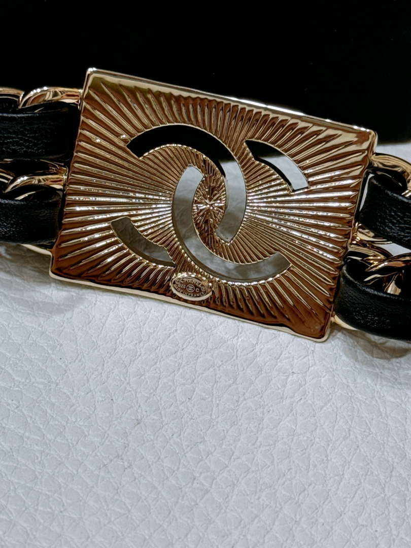 Chanel 25S Chain Belt Metal and Resin Black and White AA0902