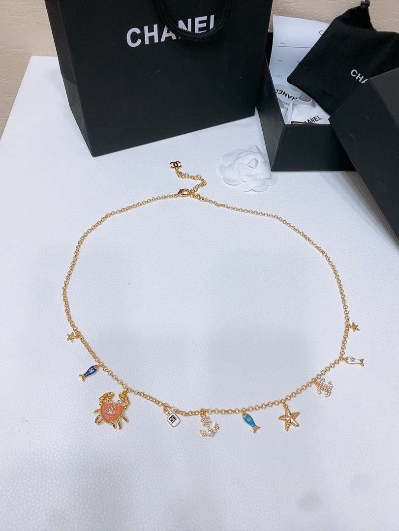 Chanel 25S Chanel waist chain resin pink with white crab small fish AA9013