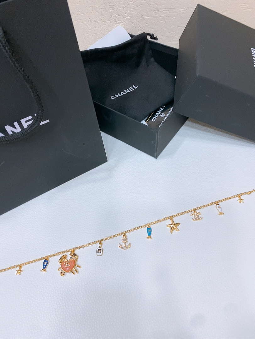 Chanel 25S Chanel waist chain resin pink with white crab small fish AA9013
