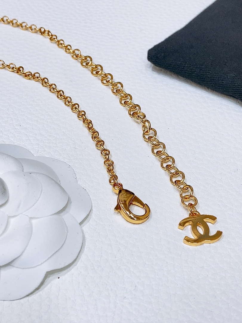 Chanel 25S Chanel waist chain resin pink with white crab small fish AA9013