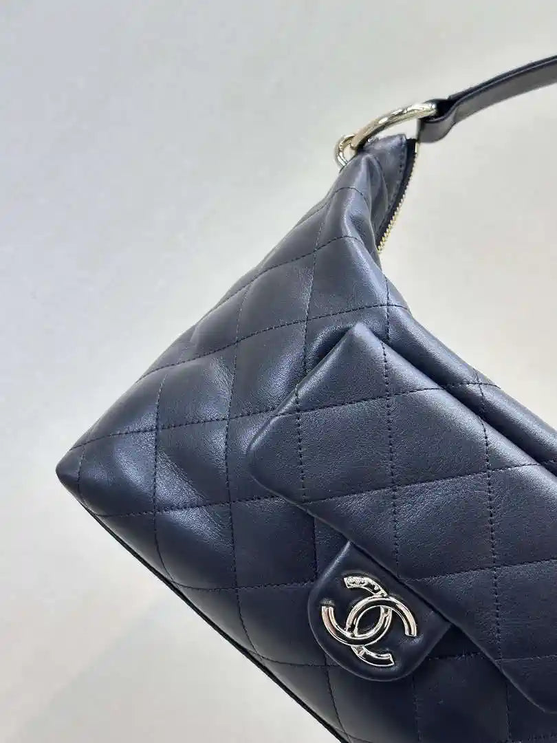 Chanel 25SS AS4347 Hobo Handbag in Lambskin Black