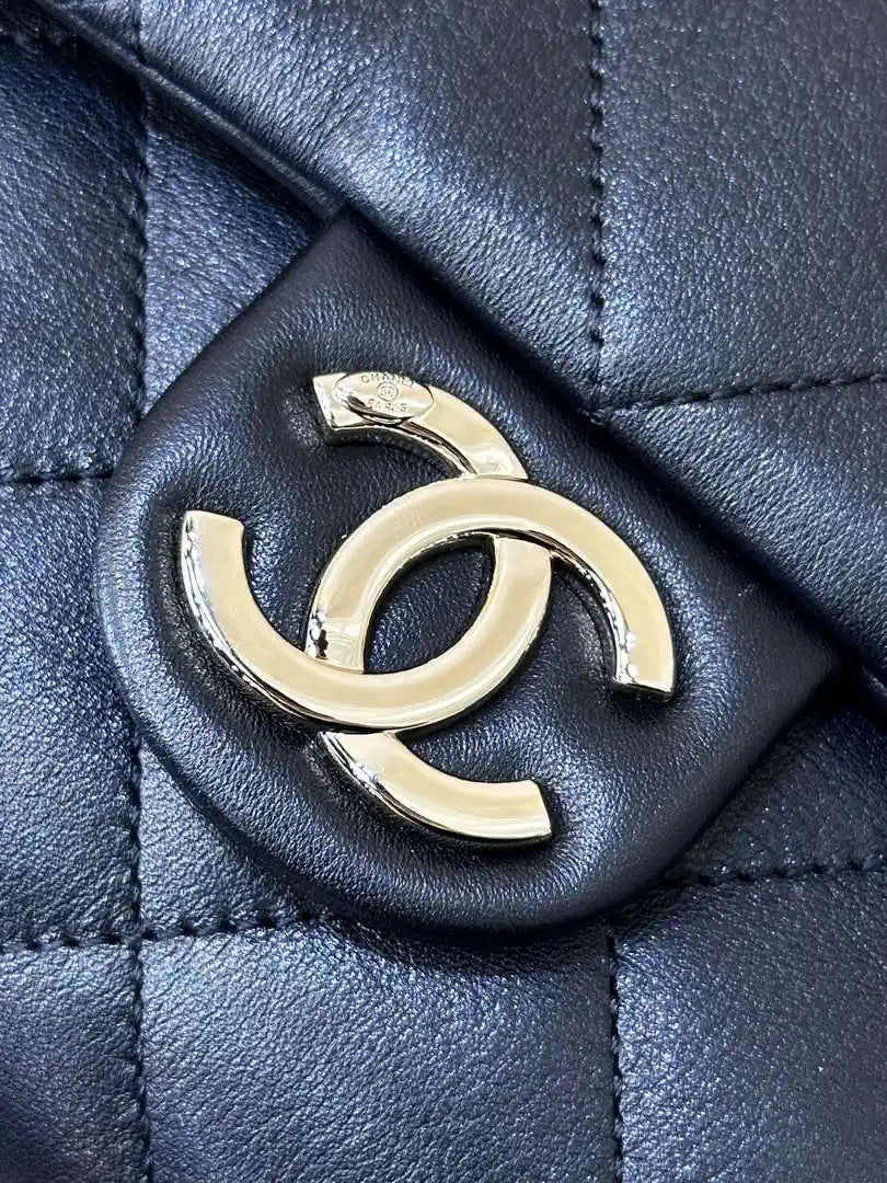 Chanel 25SS AS4347 Hobo Handbag in Lambskin Black