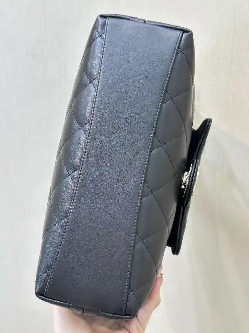 Chanel 25SS AS4347 Hobo Handbag in Lambskin Black