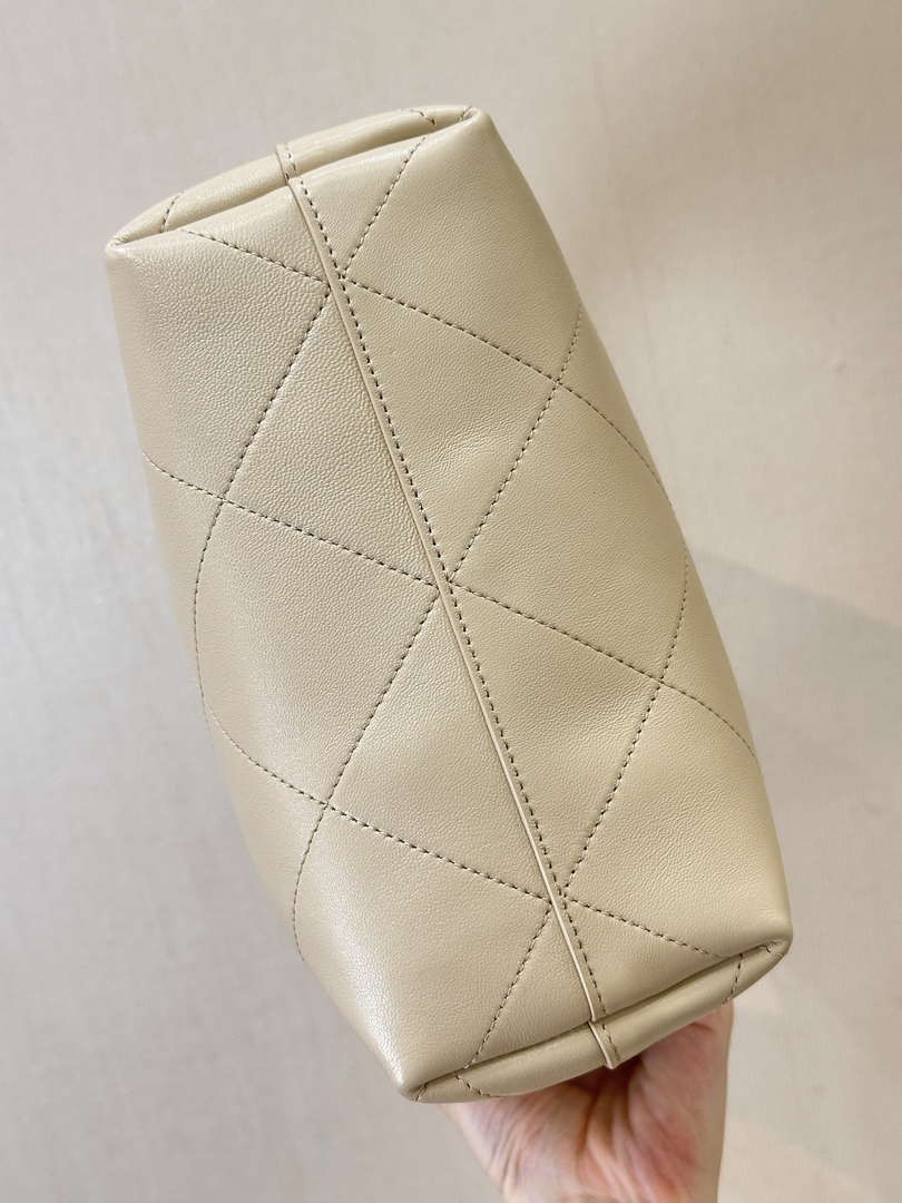 Chanel 25SS AS5403 Hobo Handbag Shiny Lambskin & Gold-Tone Metal Apricot - Default Title - View 9