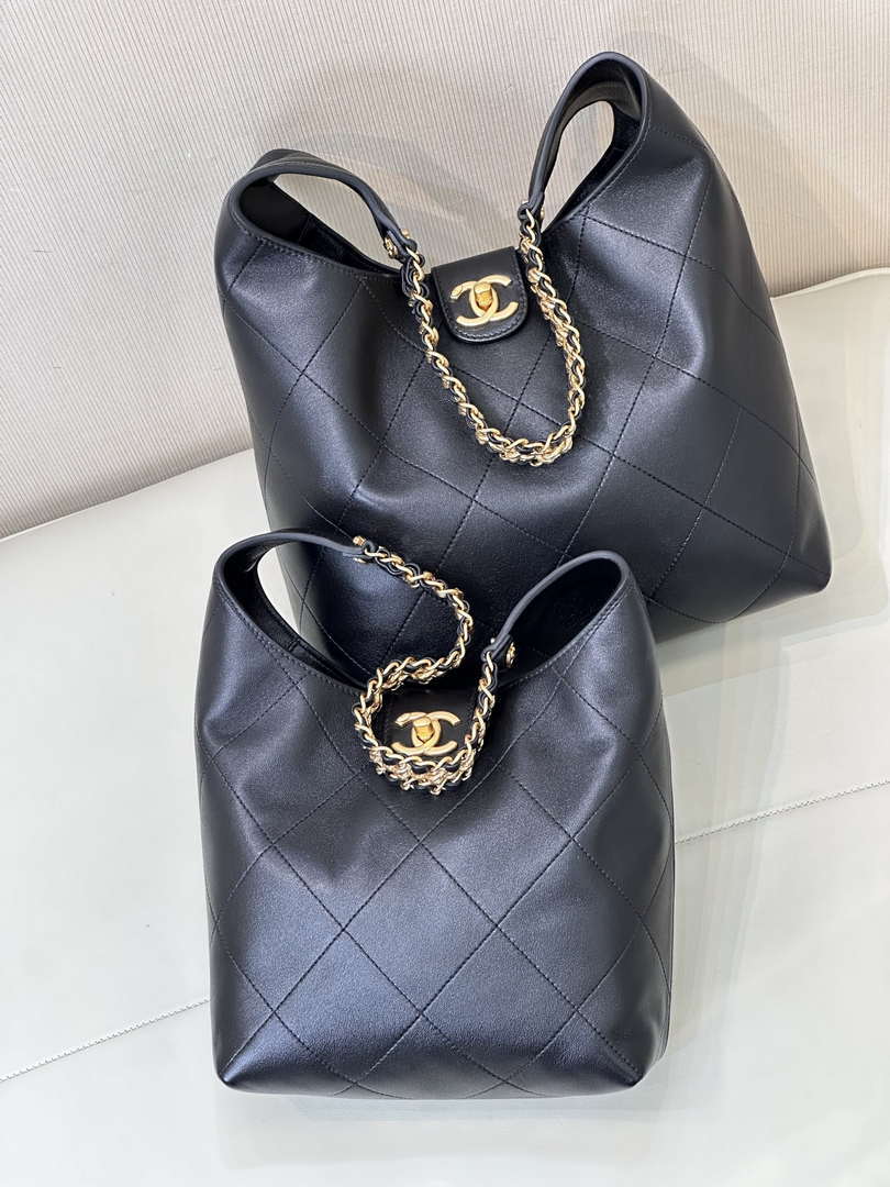 Chanel 25SS AS5403 Hobo Handbag Shiny Lambskin & Gold-Tone Metal Black