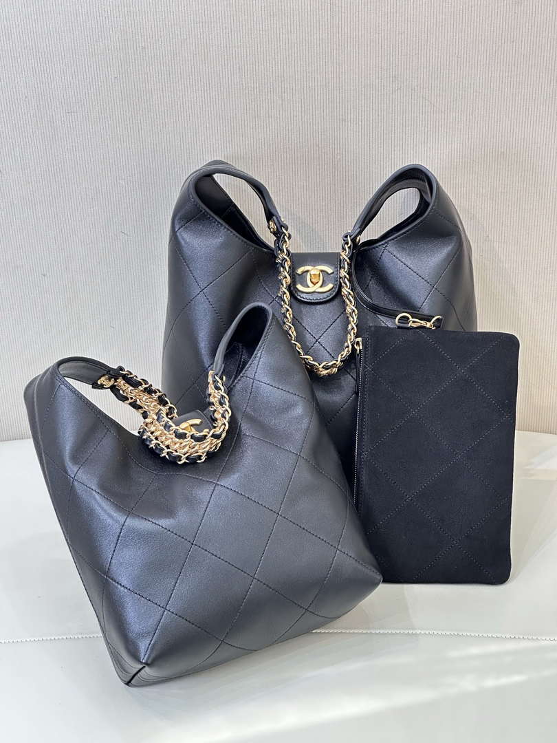 Chanel 25SS AS5403 Hobo Handbag Shiny Lambskin & Gold-Tone Metal Black