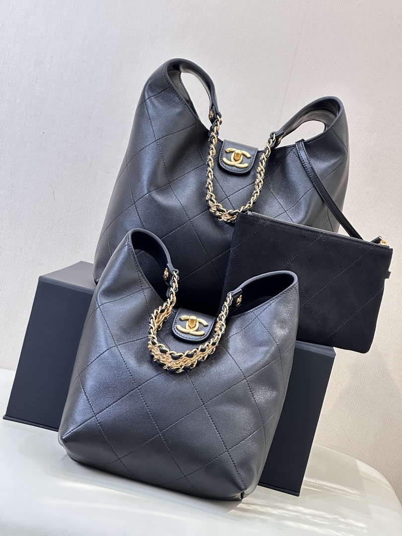 Chanel 25SS AS5403 Hobo Handbag Shiny Lambskin & Gold-Tone Metal Black