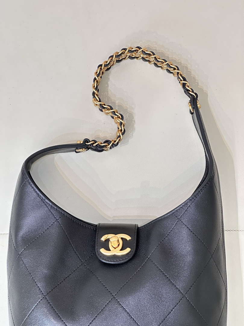 Chanel 25SS AS5403 Hobo Handbag Shiny Lambskin & Gold-Tone Metal Black