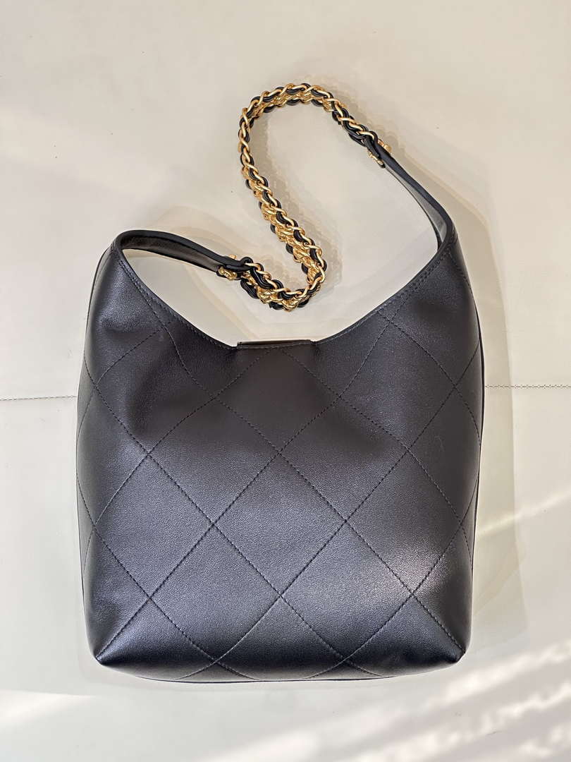 Chanel 25SS AS5403 Hobo Handbag Shiny Lambskin & Gold-Tone Metal Black