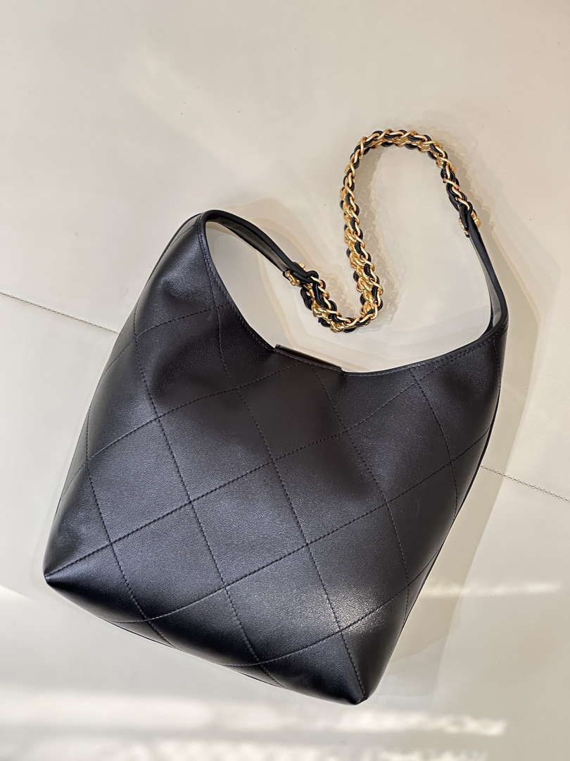 Chanel 25SS AS5403 Hobo Handbag Shiny Lambskin & Gold-Tone Metal Black