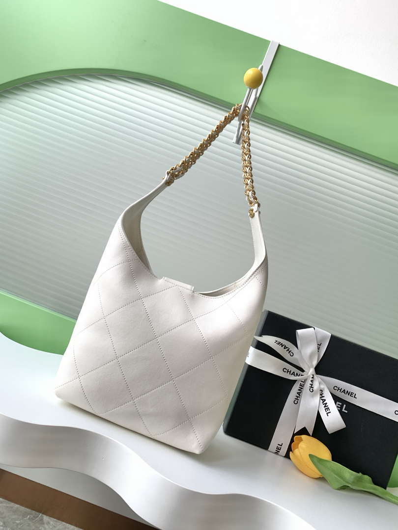 Chanel 25SS AS5403 Hobo Handbag Shiny Lambskin & Gold-Tone Metal White