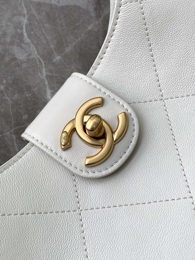 Chanel 25SS AS5403 Hobo Handbag Shiny Lambskin & Gold-Tone Metal White - Default Title - View 5