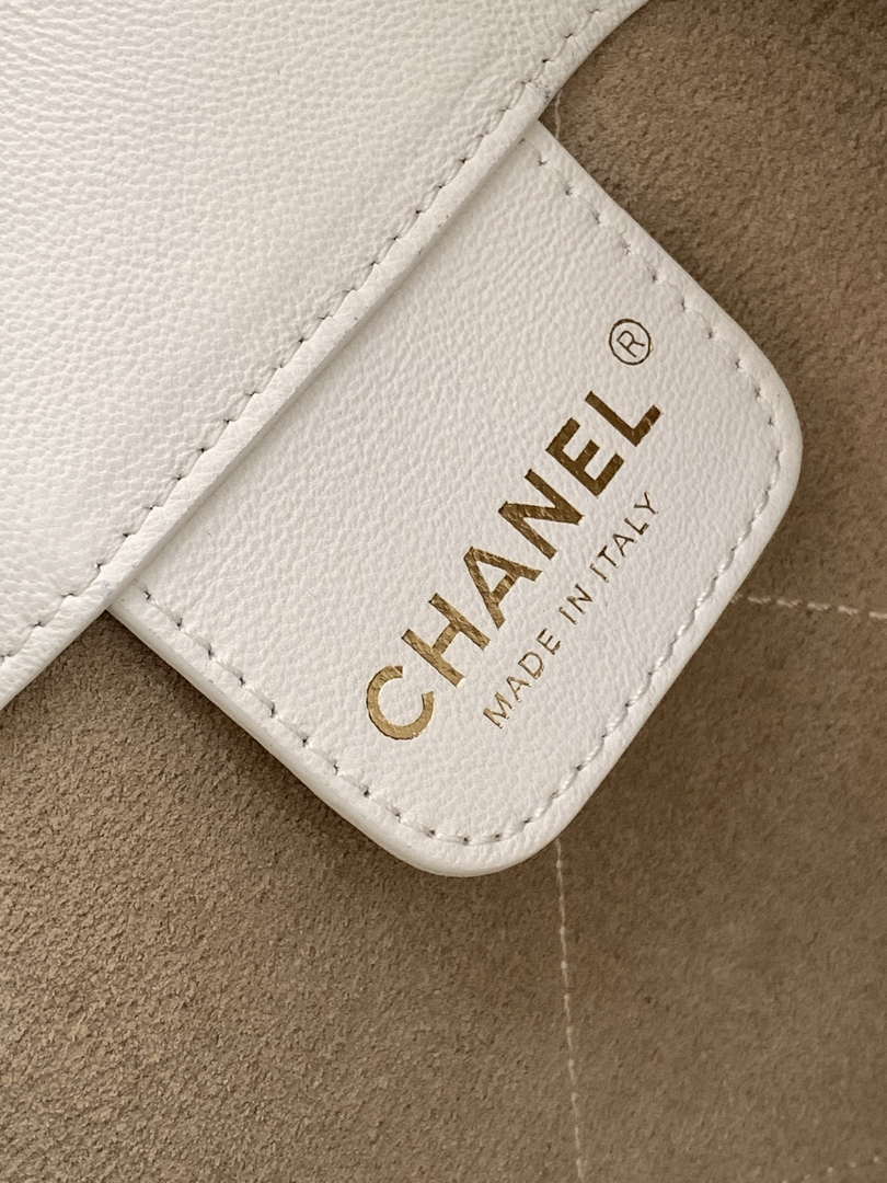 Chanel 25SS AS5403 Hobo Handbag Shiny Lambskin & Gold-Tone Metal White - Default Title - View 9